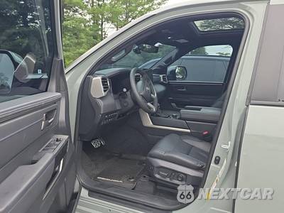 2026 Toyota Sequoia Platinum - zdjęcie 13 z 22 - miniatura