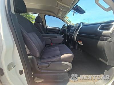 2021 Nissan TITAN SV Crew Cab Short Bed - zdjęcie 8 z 33 - miniatura
