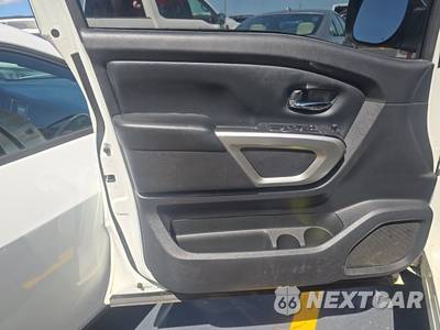 2021 Nissan TITAN SV Crew Cab Short Bed - zdjęcie 9 z 33 - miniatura