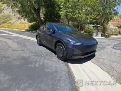 2026 Tesla Model Y Standard - zdjęcie 3 z 11 - miniatura
