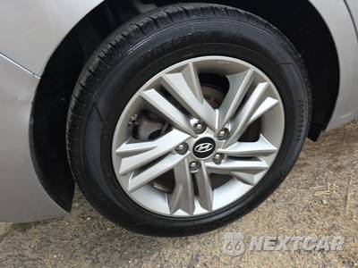 2020 Hyundai Elantra SEL Sedan - zdjęcie 10 z 21 - miniatura