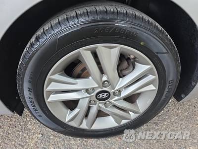 2020 Hyundai Elantra SEL Sedan - zdjęcie 11 z 21 - miniatura