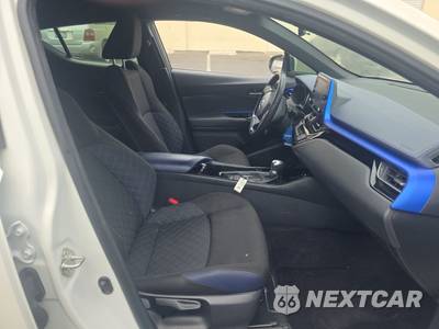 2021 Toyota C-HR XLE - zdjęcie 8 z 25 - miniatura