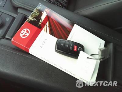 2025 Toyota Grand Highlander XLE - zdjęcie 7 z 30 - miniatura