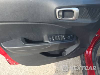 2025 Hyundai Venue SEL - zdjęcie 9 z 25 - miniatura