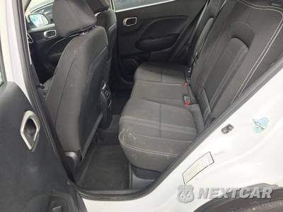 2025 Hyundai Venue SEL - zdjęcie 13 z 31 - miniatura