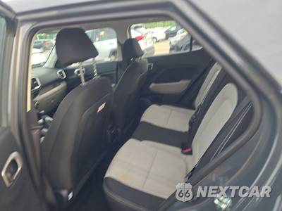 2025 Hyundai Venue SEL - zdjęcie 13 z 21 - miniatura