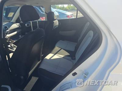 2025 Hyundai Venue SEL - zdjęcie 13 z 28 - miniatura
