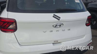 2025 Hyundai Venue SEL - zdjęcie 24 z 28 - miniatura