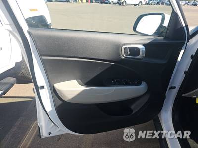 2025 Hyundai Venue SEL - zdjęcie 9 z 28 - miniatura