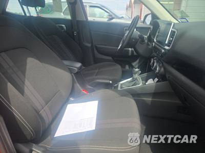 2025 Hyundai Venue SEL - zdjęcie 8 z 33 - miniatura