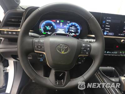 2025 Toyota Crown Signia Limited - zdjęcie 10 z 20 - miniatura
