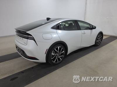 2026 Toyota Prius Plug-In Hybrid XSE - zdjęcie 4 z 21 - miniatura