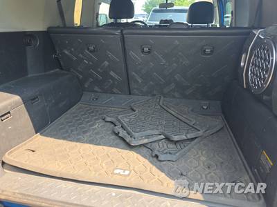 2008 Toyota FJ Cruiser w/Rear Doors - zdjęcie 16 z 32 - miniatura