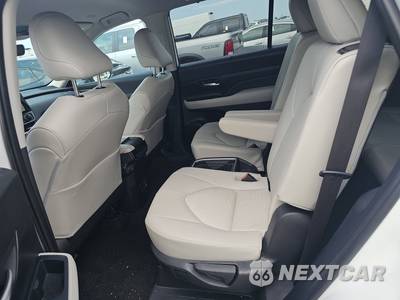 2026 Toyota Grand Highlander LE - zdjęcie 13 z 21 - miniatura