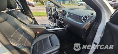 2021 Mercedes-Benz AMG GLA 45 4MATIC - zdjęcie 36 z 50 - miniatura