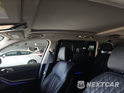 2026 BMW X7 xDrive40i - zdjęcie 17 z 21 - miniatura