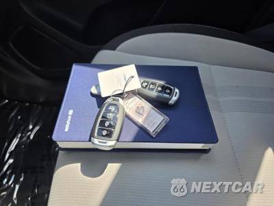 2025 Hyundai Venue SEL - zdjęcie 4 z 32 - miniatura
