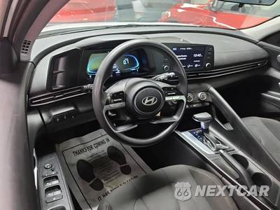 2025 Hyundai Elantra SE - zdjęcie 8 z 18 - miniatura