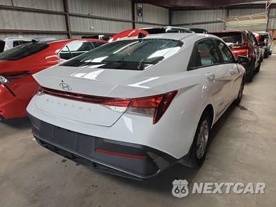 2025 Hyundai Elantra SE - zdjęcie 4 z 18 - miniatura