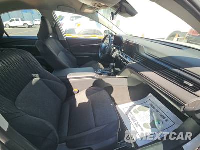 2025 Toyota Camry LE - zdjęcie 8 z 19 - miniatura