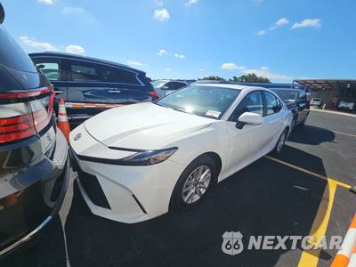 2025 Toyota Camry LE - zdjęcie 1 z 19 - miniatura