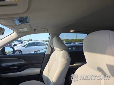 2026 Toyota Grand Highlander LE - zdjęcie 18 z 22 - miniatura
