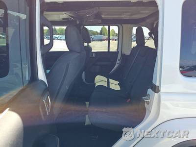 2026 Jeep Wrangler Sahara - zdjęcie 13 z 24 - miniatura