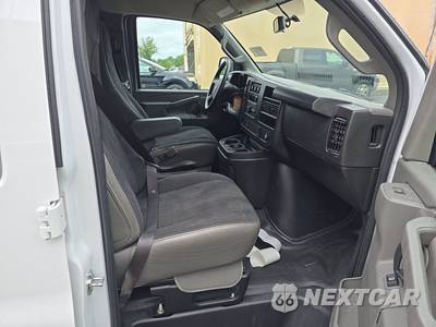 2025 GMC Savana 2500 Cargo Van 1WT 135.0" WB - zdjęcie 8 z 31 - miniatura