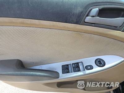 2012 Hyundai Accent GLS Sedan - zdjęcie 9 z 35 - miniatura