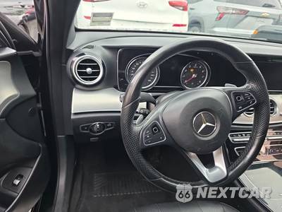2017 Mercedes-Benz E 300 Sport 4MATIC Sedan - zdjęcie 10 z 22 - miniatura