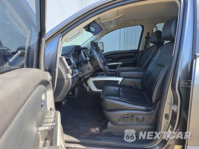 2017 Nissan TITAN PRO-4X Crew Cab Short Bed - zdjęcie 7 z 38 - miniatura