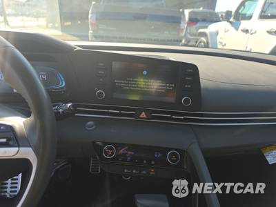 2025 Hyundai Elantra SEL Sport - zdjęcie 11 z 31 - miniatura