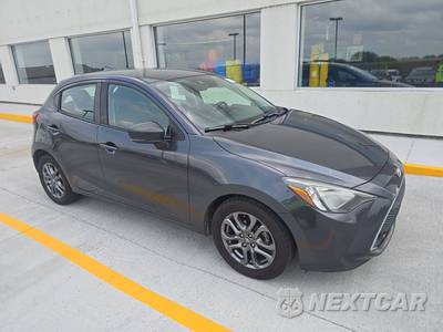 2020 Toyota Yaris Hatchback LE - zdjęcie 3 z 17 - miniatura