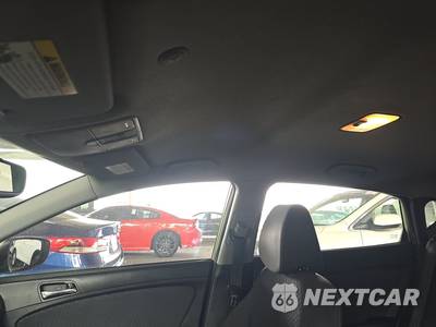 2012 Hyundai Accent SE Hatchback - zdjęcie 18 z 44 - miniatura