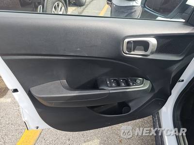 2025 Hyundai Venue SEL - zdjęcie 9 z 26 - miniatura