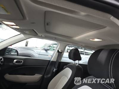 2025 Hyundai Venue SEL - zdjęcie 17 z 33 - miniatura