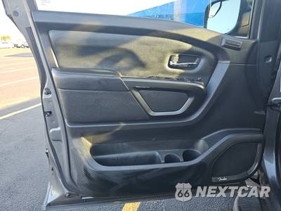 2021 Nissan TITAN PRO-4X Crew Cab Short Bed - zdjęcie 9 z 23 - miniatura