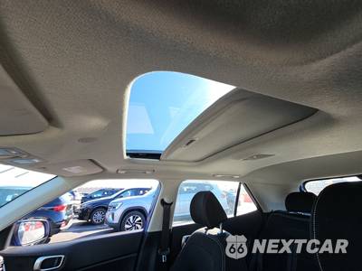2025 Hyundai Venue SEL - zdjęcie 17 z 28 - miniatura