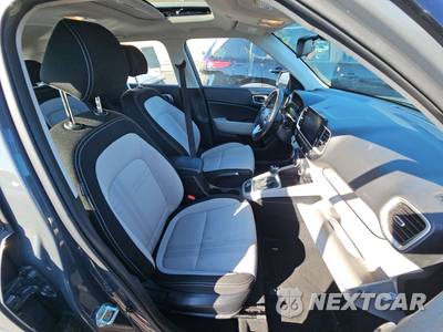 2025 Hyundai Venue SEL - zdjęcie 8 z 34 - miniatura