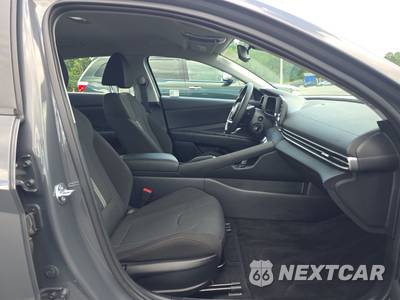2025 Hyundai Elantra SE - zdjęcie 8 z 22 - miniatura