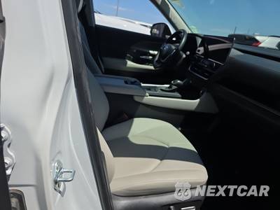 2025 Toyota Grand Highlander XLE - zdjęcie 8 z 25 - miniatura