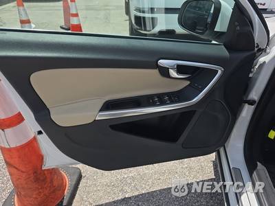 2017 Volvo S60 T5 Inscription Platinum - zdjęcie 9 z 21 - miniatura