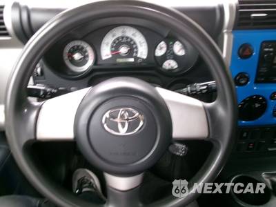 2007 Toyota FJ Cruiser w/Rear Doors - zdjęcie 33 z 38 - miniatura