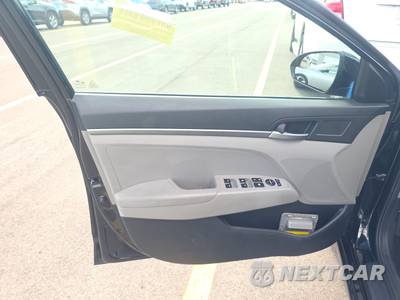 2017 Hyundai Elantra SE Sedan - zdjęcie 9 z 34 - miniatura
