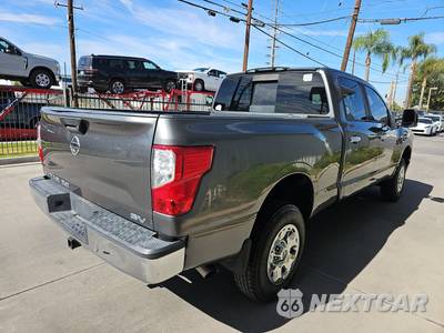 2016 Nissan TITAN XD SV Crew Cab Medium Bed - zdjęcie 4 z 32 - miniatura