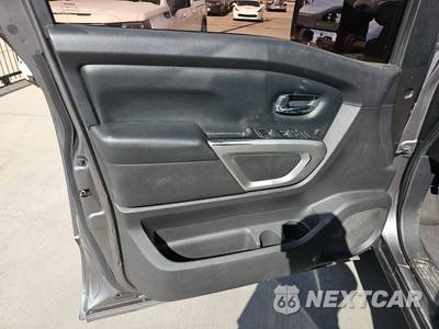 2016 Nissan TITAN XD SV Crew Cab Medium Bed - zdjęcie 9 z 32 - miniatura