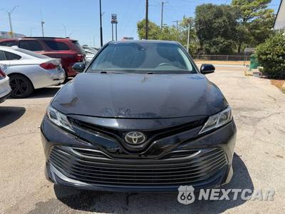 2018 Toyota Camry LE - zdjęcie 2 z 13 - miniatura