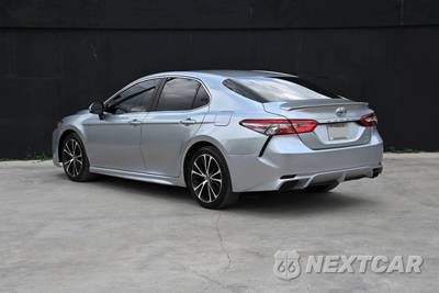 2018 Toyota Camry SE - zdjęcie 6 z 23 - miniatura