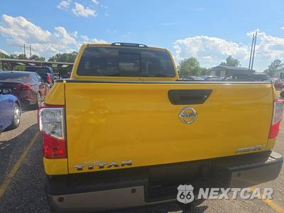 2018 Nissan TITAN PRO-4X Crew Cab Short Bed - zdjęcie 5 z 20 - miniatura